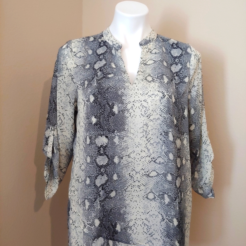 🔴 Grey leopard print shirt